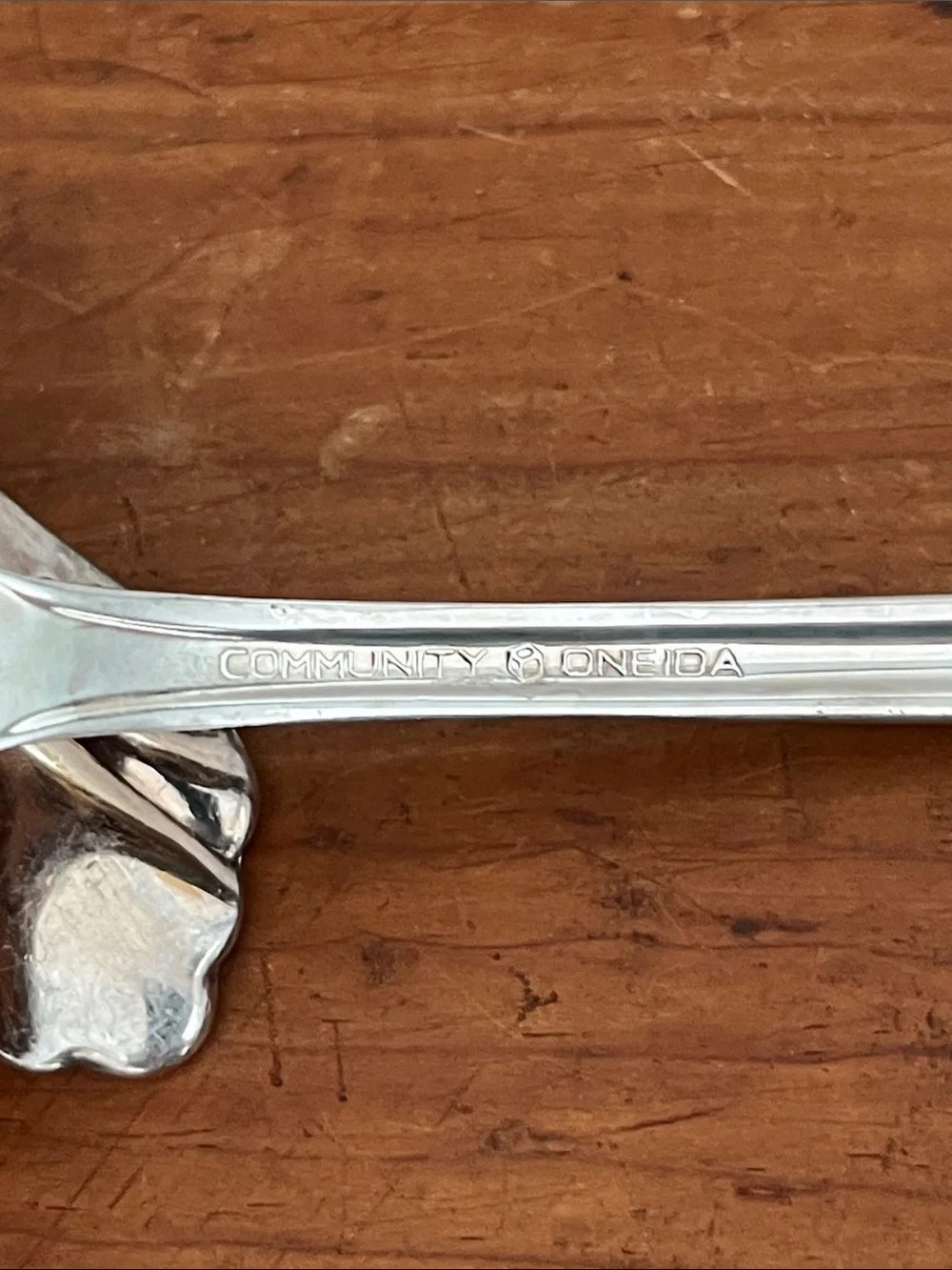 Community Oneida Silver-Plate Scalloped serving Spoons - Elegant Floral Handle